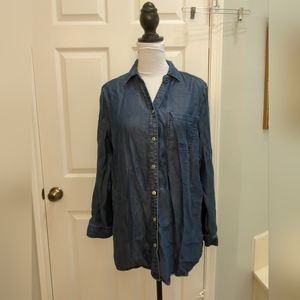 Chicos Shirt Womens Size 1 M/8 Chambray Lyocell Button Up Collared Pocket Blue
